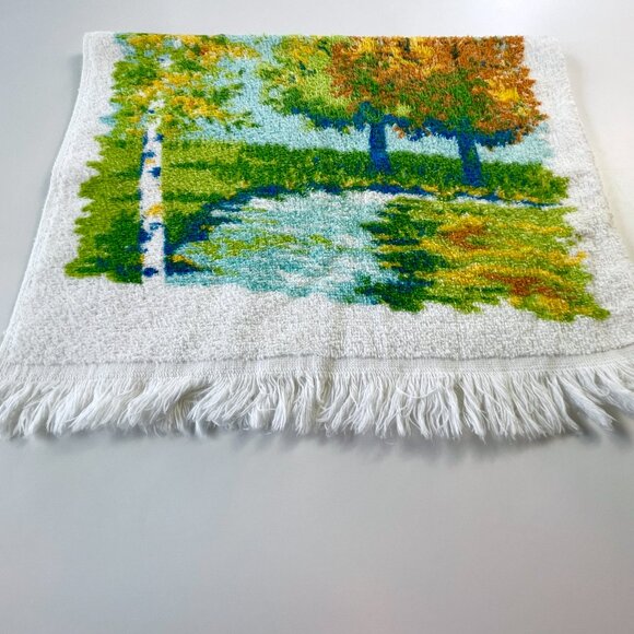 Vintage 1980s face towel, scenic forest print, fringed - Picture 6 of 9
